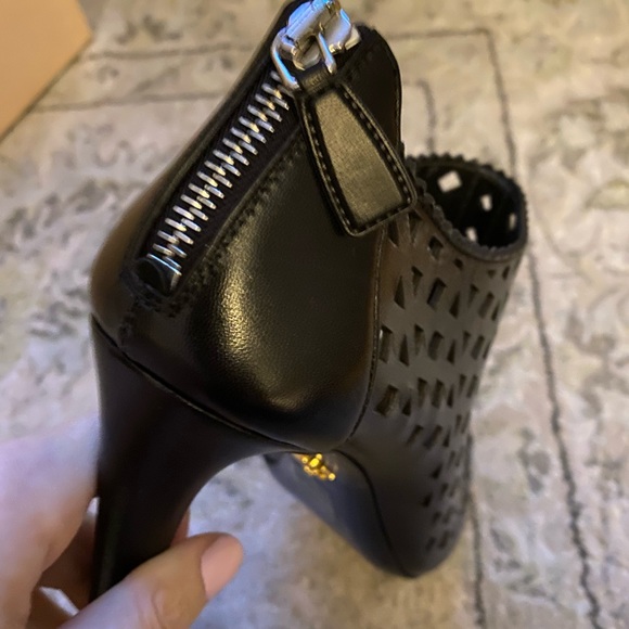 Prada Black Laser Cut Leather Peep Toe Booties Pumps Back Zip Size 39.5 - BNIB! - Picture 11 of 16